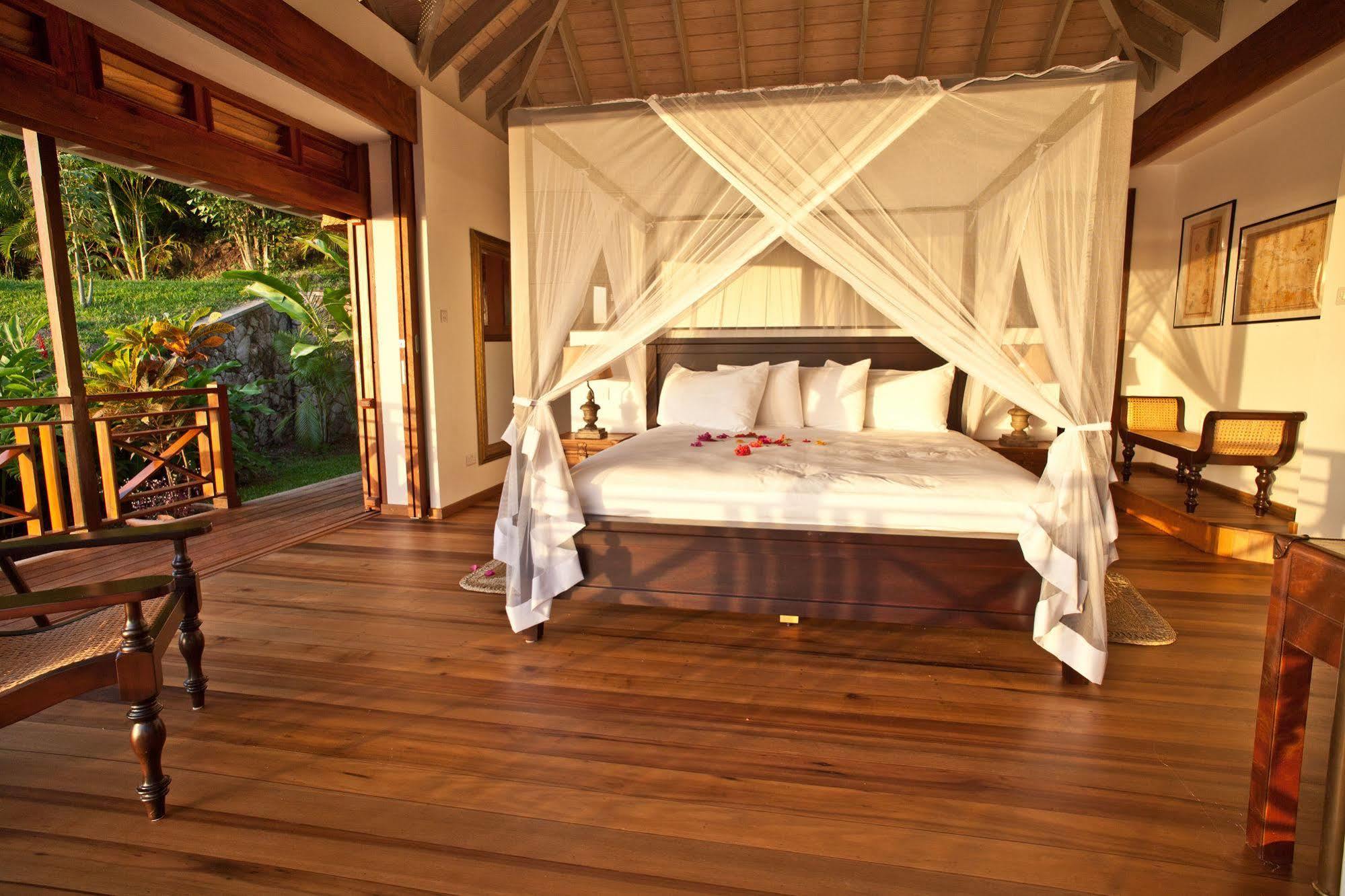 Susanna 4* Castries