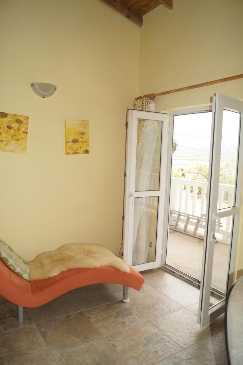 A Private In Paradise, Vieux Vieux Fort