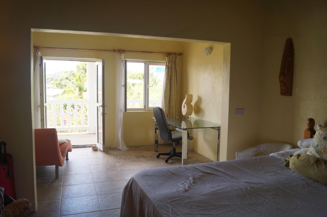 A Private In Paradise, Vieux *