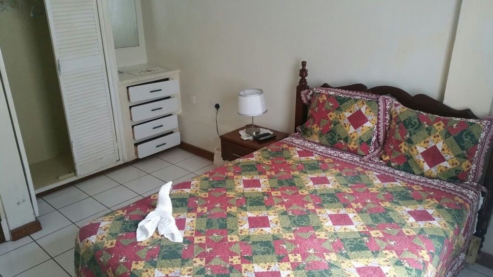 Hotel Tropical Breeze And Furnished