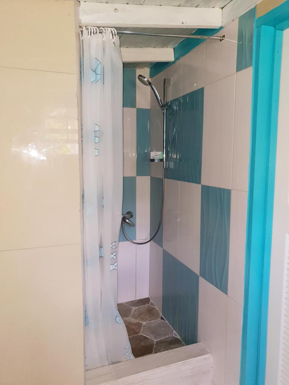 Seawind Cottage- Traditional St.lucian Style Holiday home Gros Islet