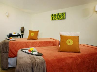 Smugglers Cove & Hotel 3*