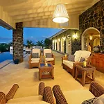 Villa Atlantis