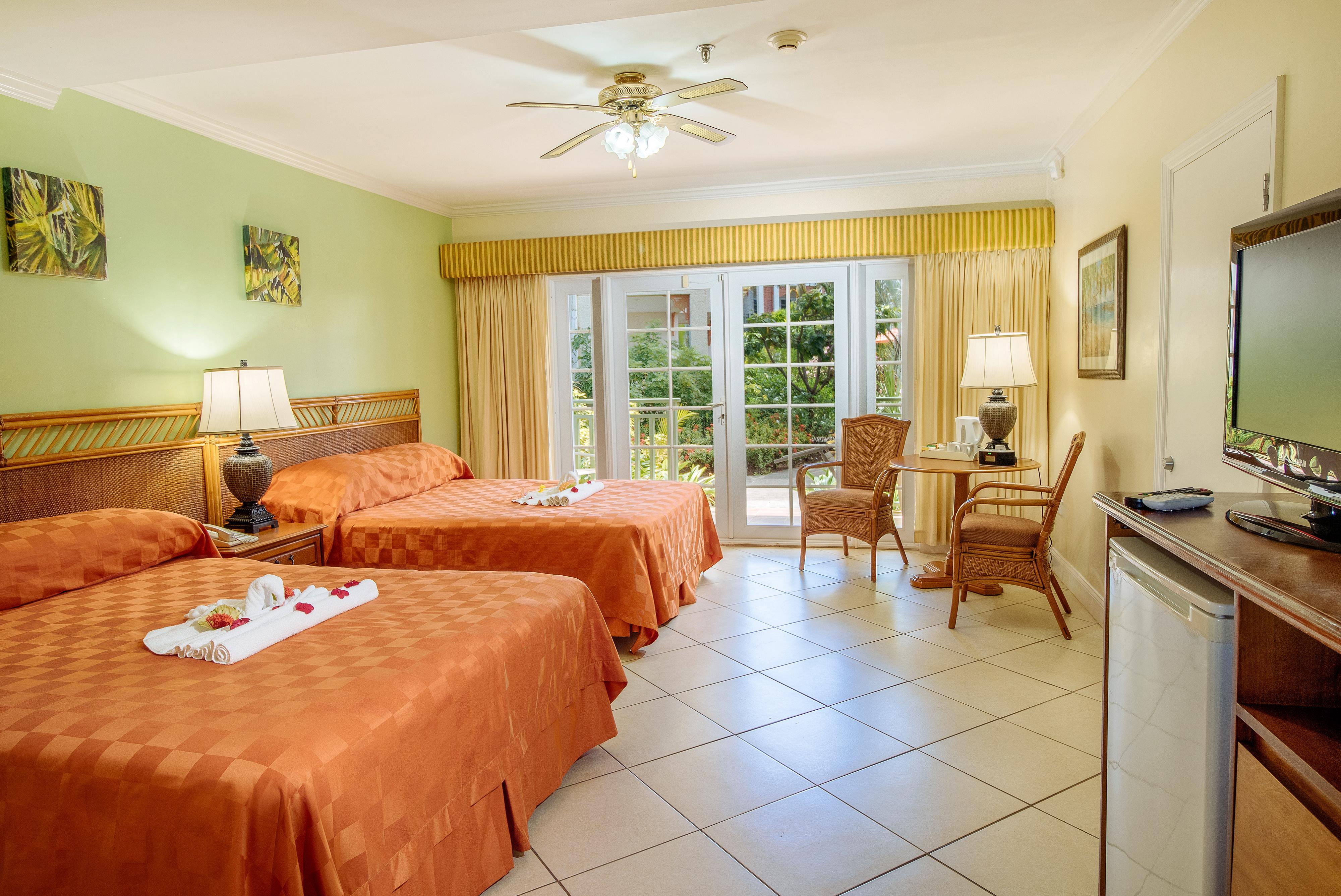 Resort Bay Gardens & 4*