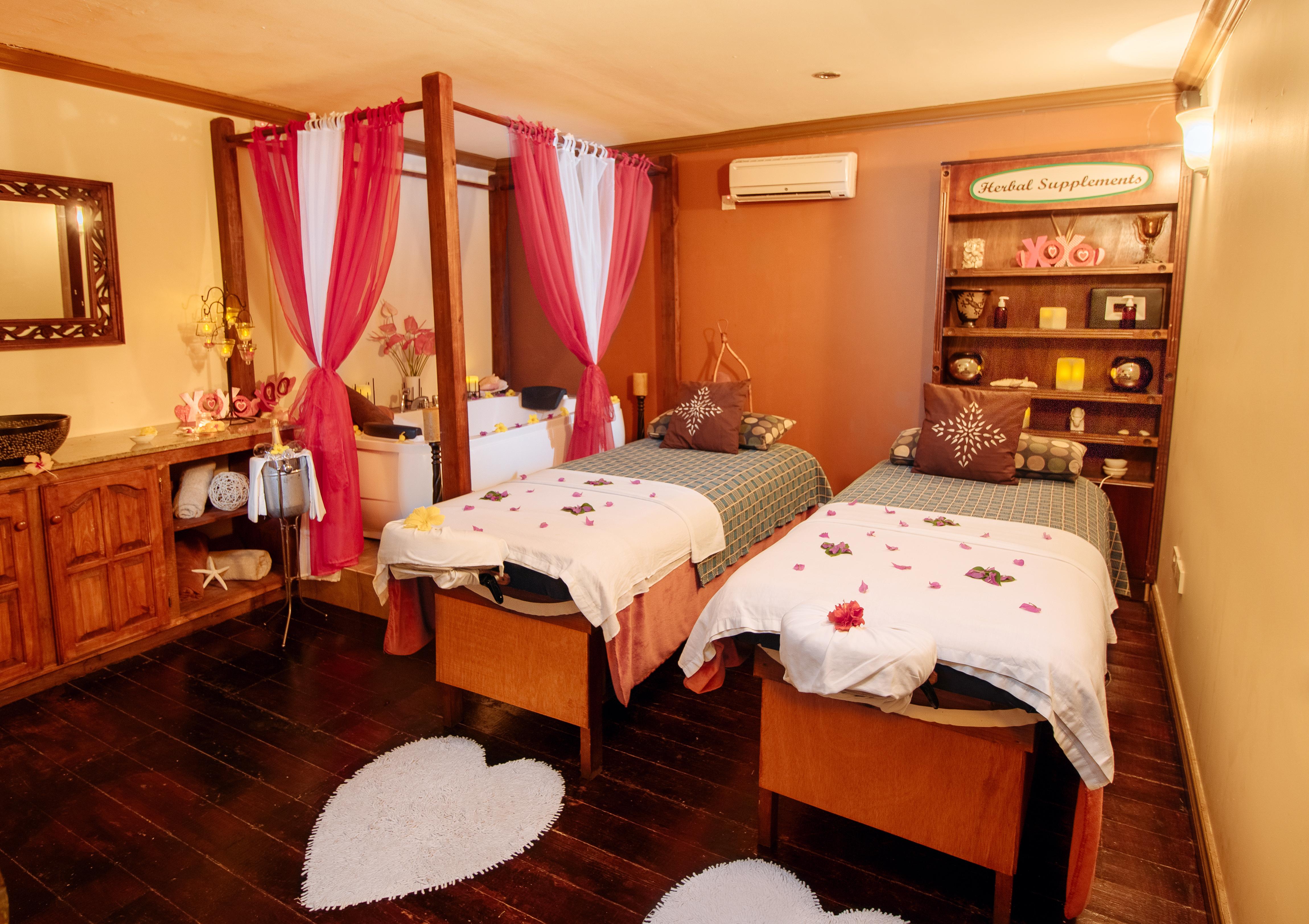 Resort Bay Gardens & 4*