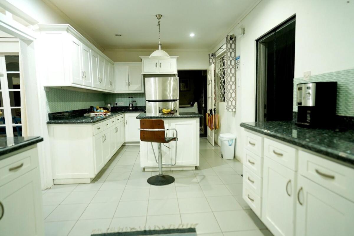 Almarlene House, Spacious Sea View, Large Pool, Patios, Cot, Cook * Gros Islet