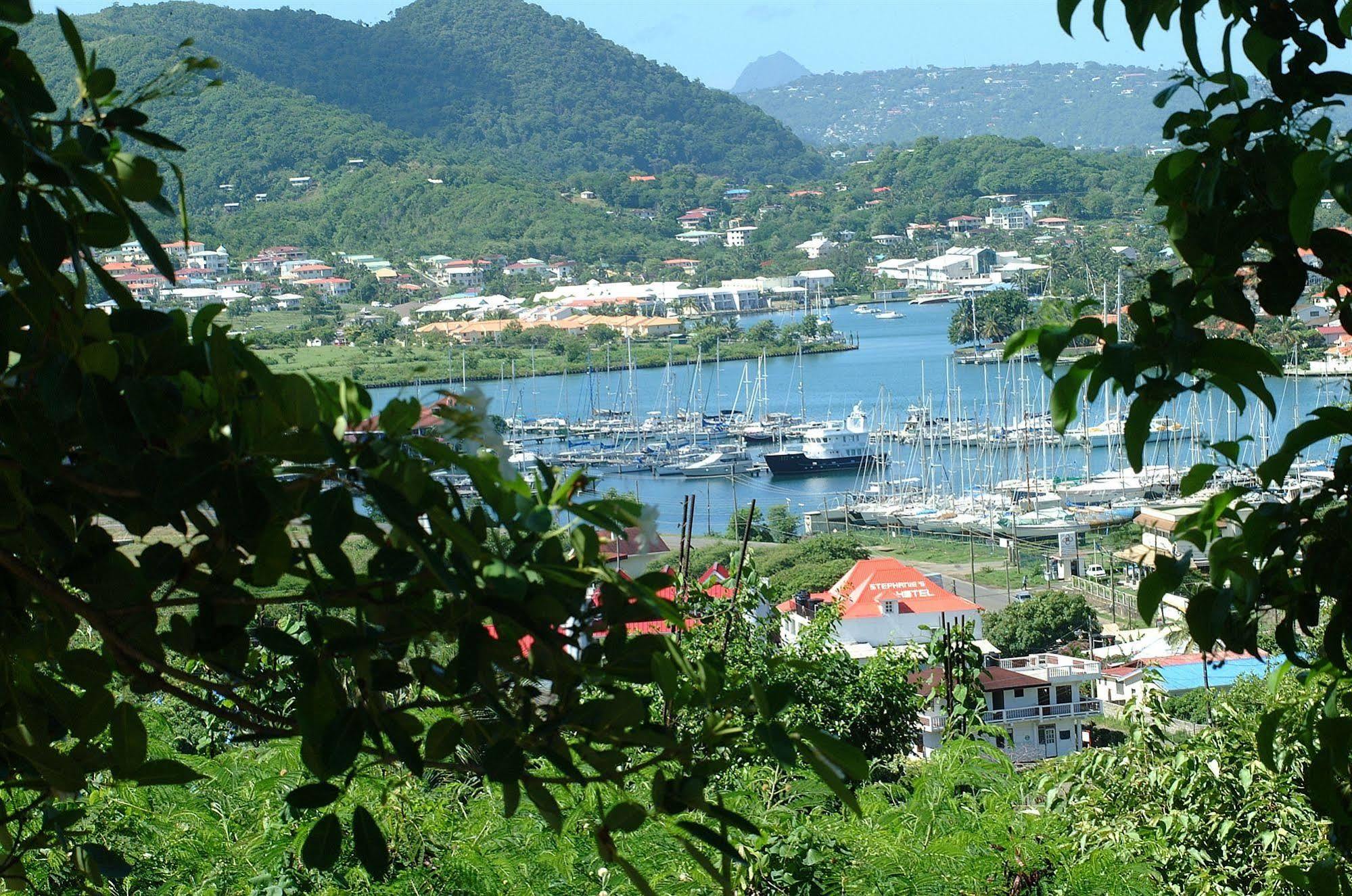 Stephanie's 2* Gros Islet