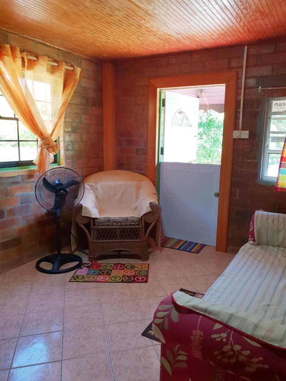 Seawind Authentic St.lucian Near Plantation Apartment Gros Islet